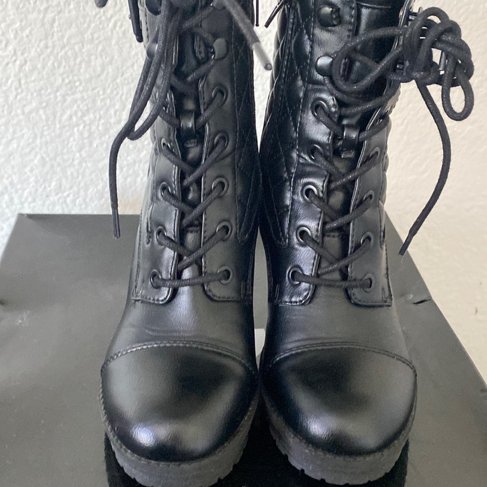 Guess Boots ! Like New ! Make me an Offer !
